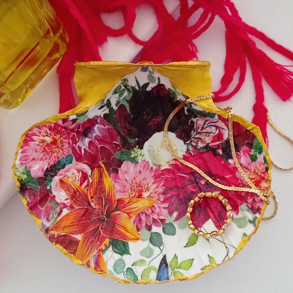 Bijoux Antipodean Florals Decorated Shell Dish _1
