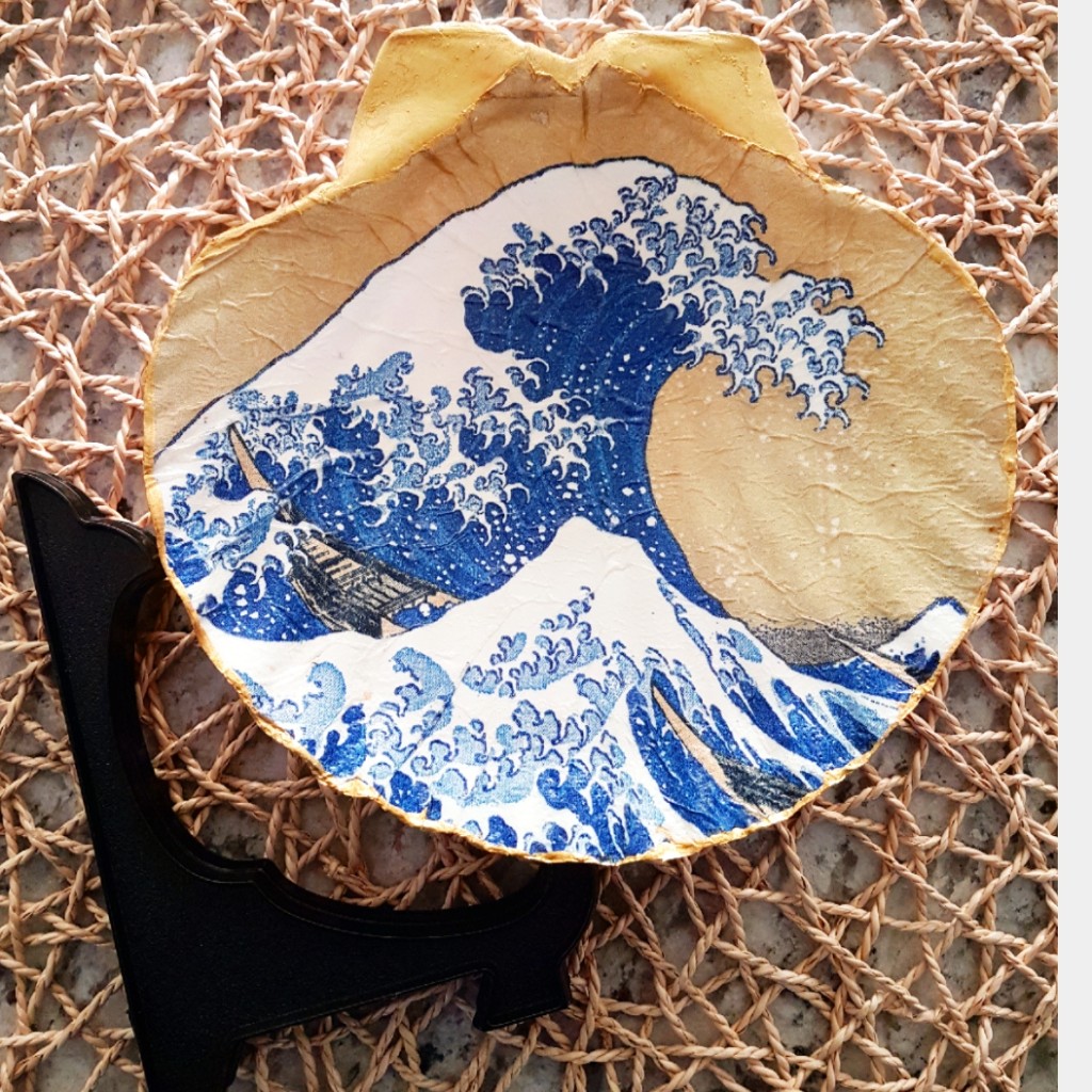 Bijoux Hakusai's Great Wave Decorated Large Shell Decor_2