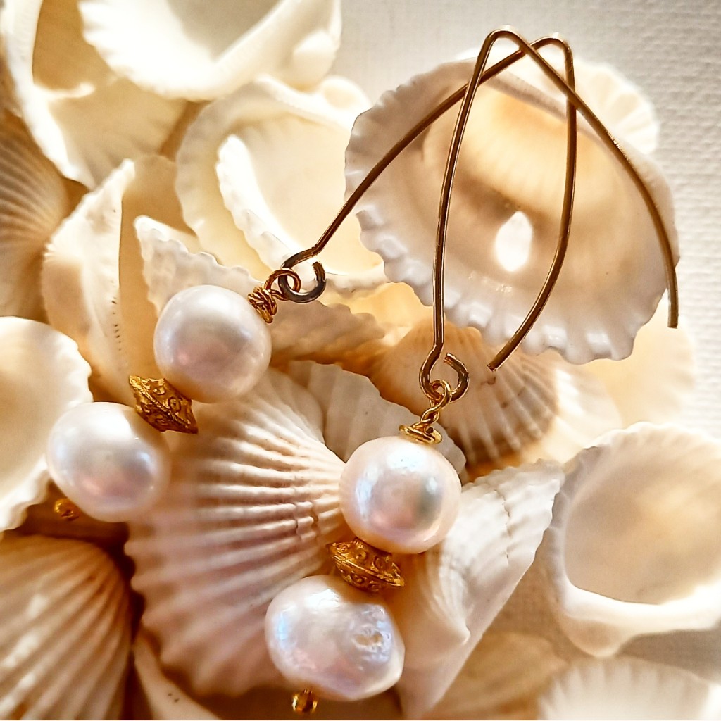 Bijoux Grecian Genuine Pearl and Gold Earrings_1