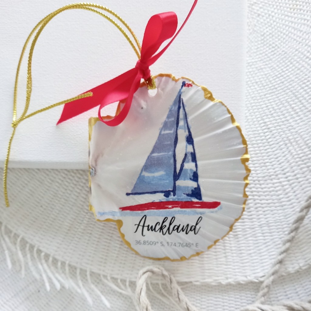 Bijoux Sailing Customizable Decorated Shell Ornament_1