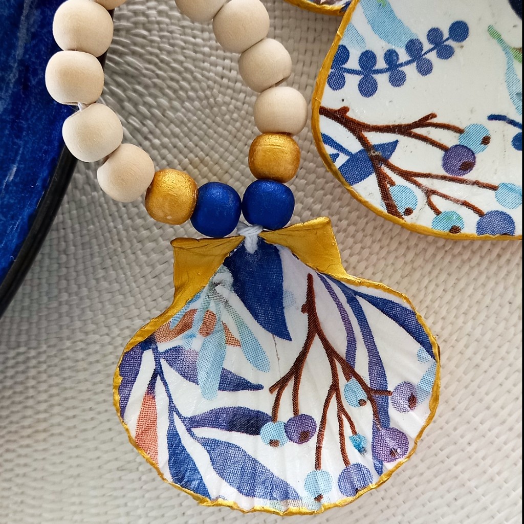 Bijoux Winterberry Decorated Shell Napkin Ring Set_1