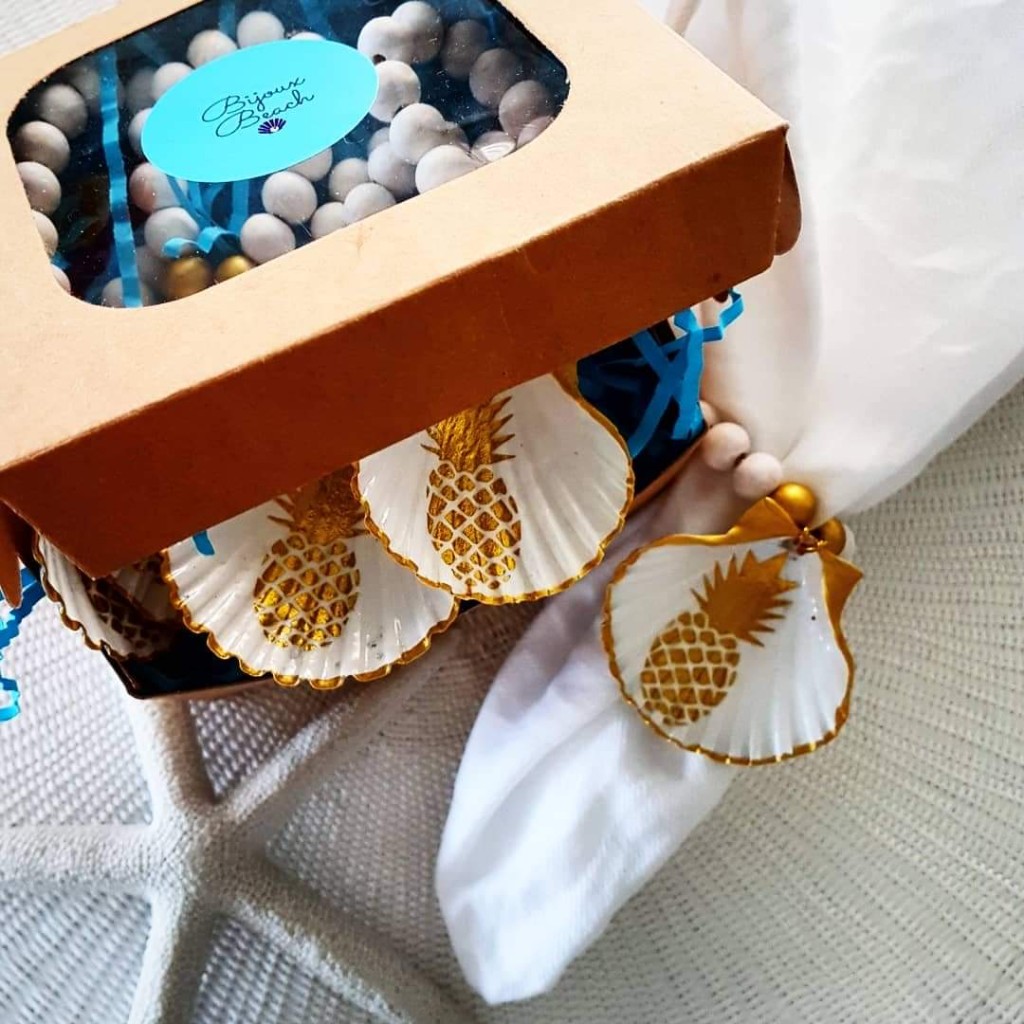 Bijoux Pineapple Decorated Shell Napkin Ring Set_1